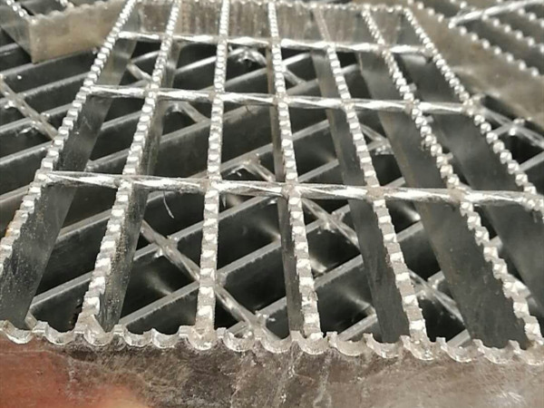 齒形鋼格板